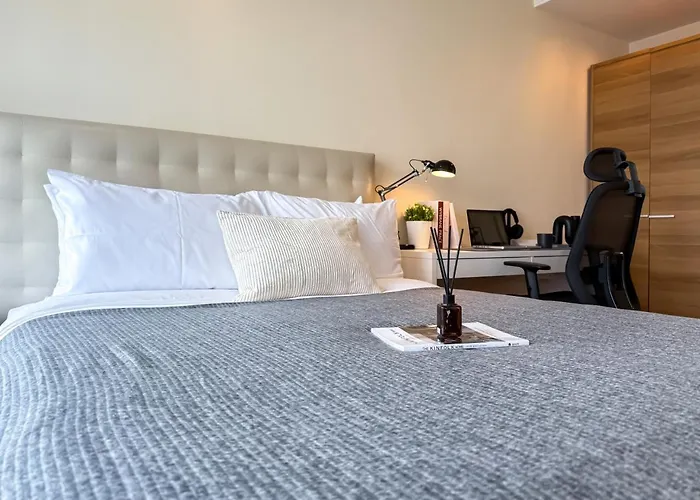 Spacious High Rise 2br - Ultra Fast Wifi - Phrom Phong Bangkok